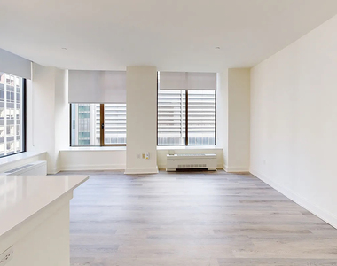 10 Hanover Square - Photo Thumbnail 3