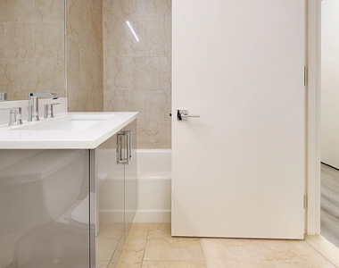 10 Hanover Square - Photo Thumbnail 4