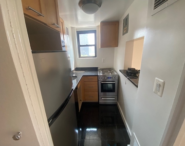 East 36th Street - Photo Thumbnail 4