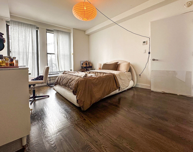 666 West End Avenue - Photo Thumbnail 3