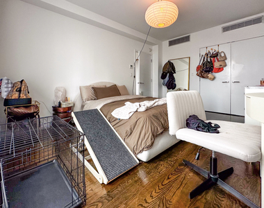 666 West End Avenue - Photo Thumbnail 2