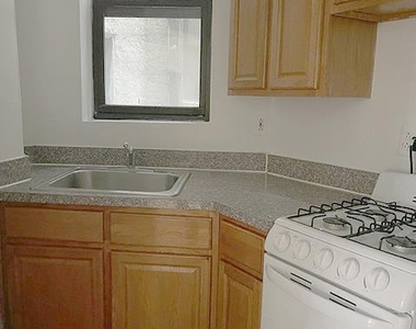 302 E 38th St - Photo Thumbnail 2