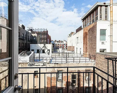 East 10th Street-  No Fee!  - Photo Thumbnail 4