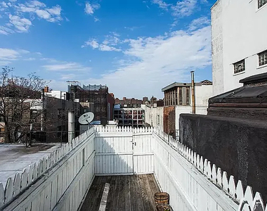 East 10th Street-  No Fee!  - Photo Thumbnail 5