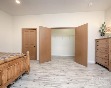 177 Goodman Road - Photo Thumbnail 6