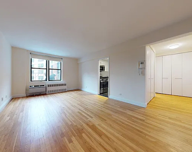 West 13th Street - Photo Thumbnail 2