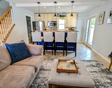 2302 Grand Central Avenue - Photo Thumbnail 2
