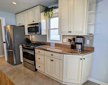2302 Grand Central Avenue - Photo Thumbnail 5