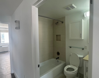 E 91st St - Photo Thumbnail 3