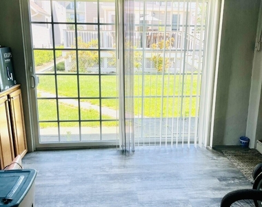 515 Monmouth Avenue - Photo Thumbnail 15