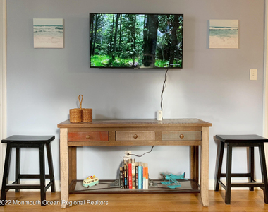 515 Monmouth Avenue - Photo Thumbnail 5