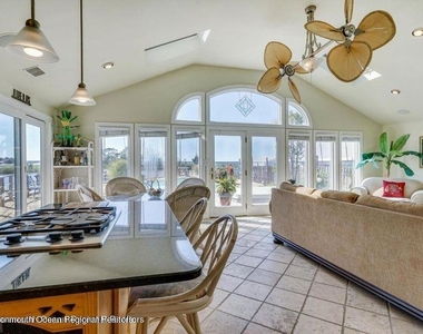 2023 Bay Boulevard - Photo Thumbnail 8