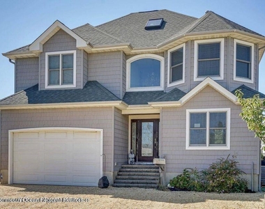 2023 Bay Boulevard - Photo Thumbnail 1