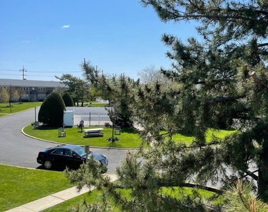 310 Maryland Avenue - Photo Thumbnail 12