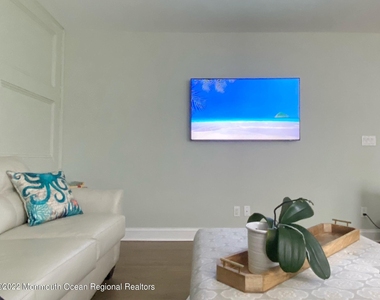 310 Maryland Avenue - Photo Thumbnail 3