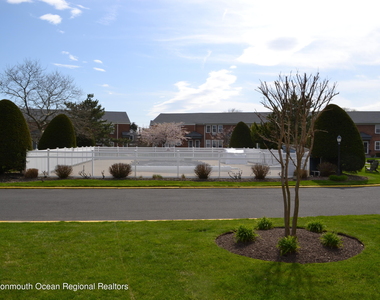 310 Maryland Avenue - Photo Thumbnail 13