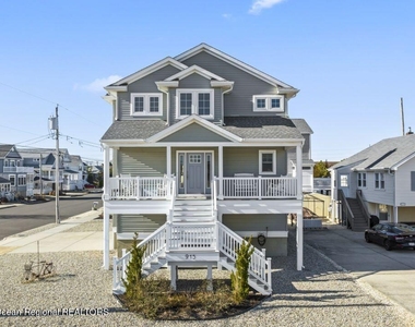915 Sw Central Avenue - Photo Thumbnail 1