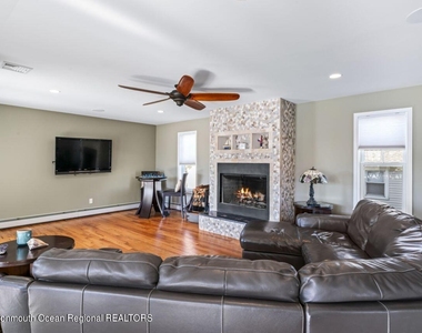 915 Sw Central Avenue - Photo Thumbnail 9