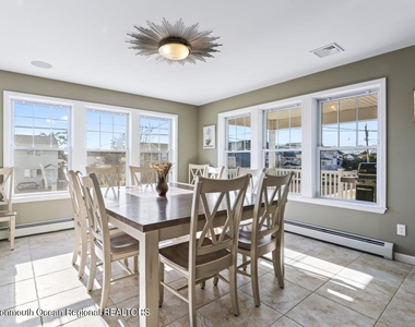 915 Sw Central Avenue - Photo Thumbnail 7