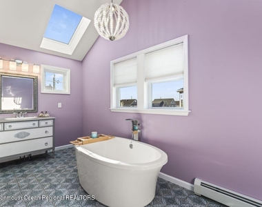915 Sw Central Avenue - Photo Thumbnail 36