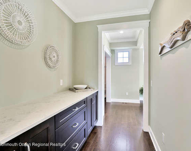 45 Strickland Street - Photo Thumbnail 8