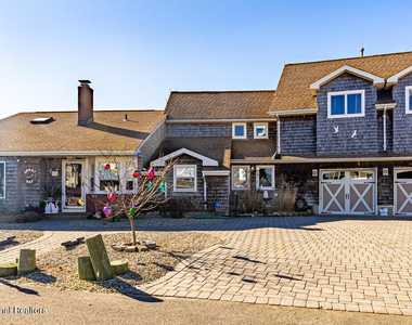 23 Harborside Drive W - Photo Thumbnail 1