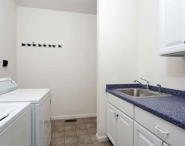 111 York Avenue - Photo Thumbnail 17