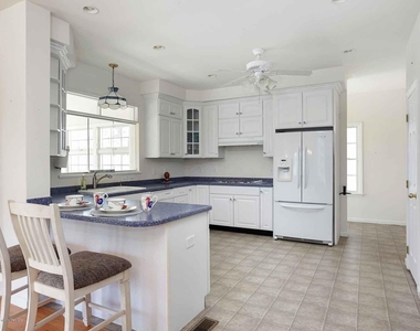 111 York Avenue - Photo Thumbnail 11