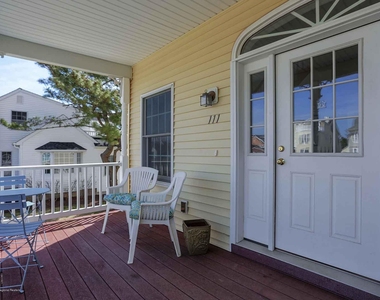 111 York Avenue - Photo Thumbnail 4