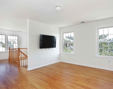 111 York Avenue - Photo Thumbnail 20