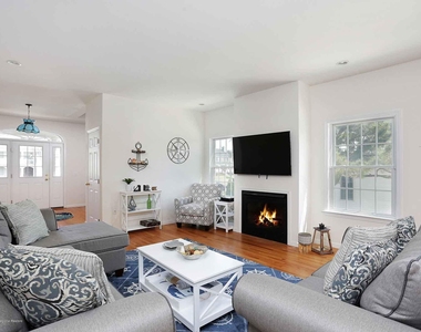 111 York Avenue - Photo Thumbnail 8