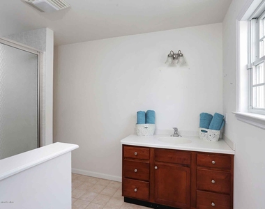 111 York Avenue - Photo Thumbnail 26