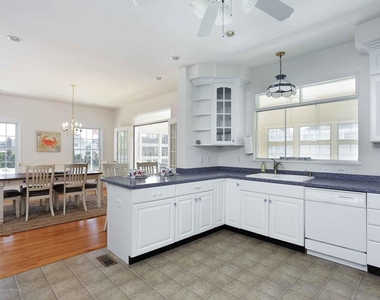 111 York Avenue - Photo Thumbnail 12