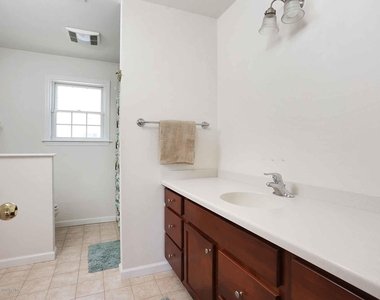 111 York Avenue - Photo Thumbnail 24