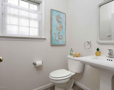 111 York Avenue - Photo Thumbnail 16