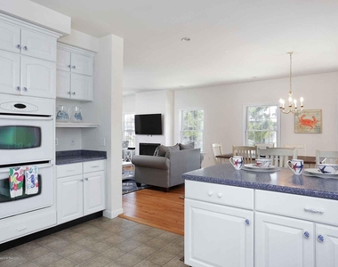 111 York Avenue - Photo Thumbnail 13