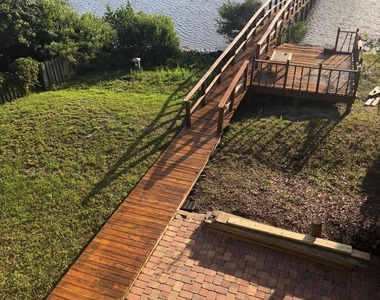 1405 S Riverside Drive - Photo Thumbnail 24