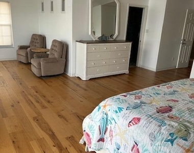 1405 S Riverside Drive - Photo Thumbnail 19