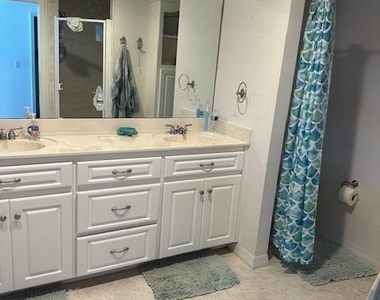 1405 S Riverside Drive - Photo Thumbnail 22