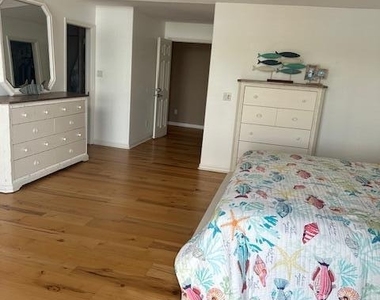 1405 S Riverside Drive - Photo Thumbnail 18