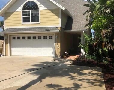 1405 S Riverside Drive - Photo Thumbnail 1