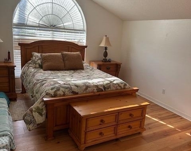 1405 S Riverside Drive - Photo Thumbnail 14