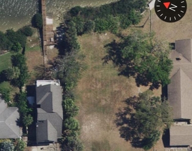 1405 S Riverside Drive - Photo Thumbnail 6