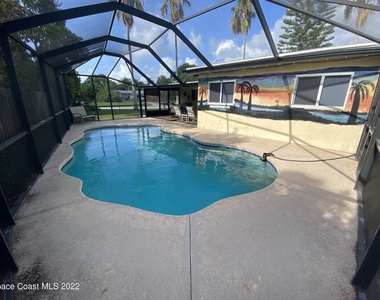 8800 Sea Shell Lane - Photo Thumbnail 20