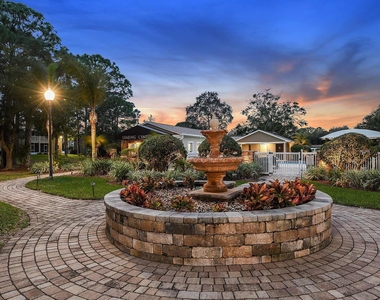 1913 Woodhaven Circle - Photo Thumbnail 3