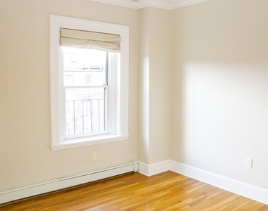 319 Marlborough St - Photo Thumbnail 19