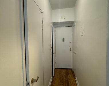 445 W 48th St - Photo Thumbnail 14