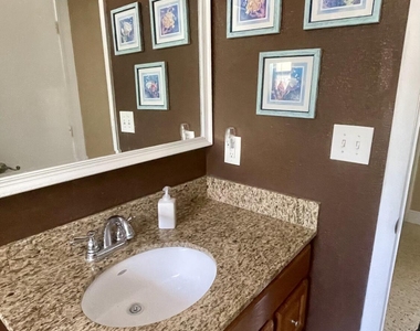 180 Glenwood Avenue - Photo Thumbnail 18