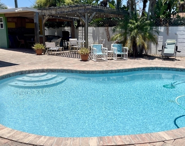 180 Glenwood Avenue - Photo Thumbnail 1