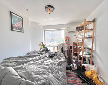 16 Meserole Street - Photo Thumbnail 9